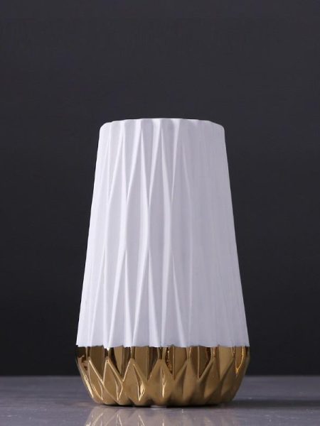 stylish-ceramic-and-porcelain-vase-2